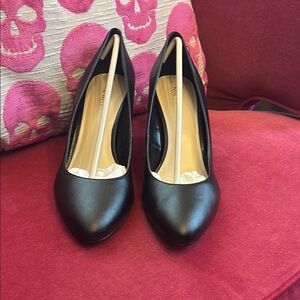 Black Leather Women's Pumps